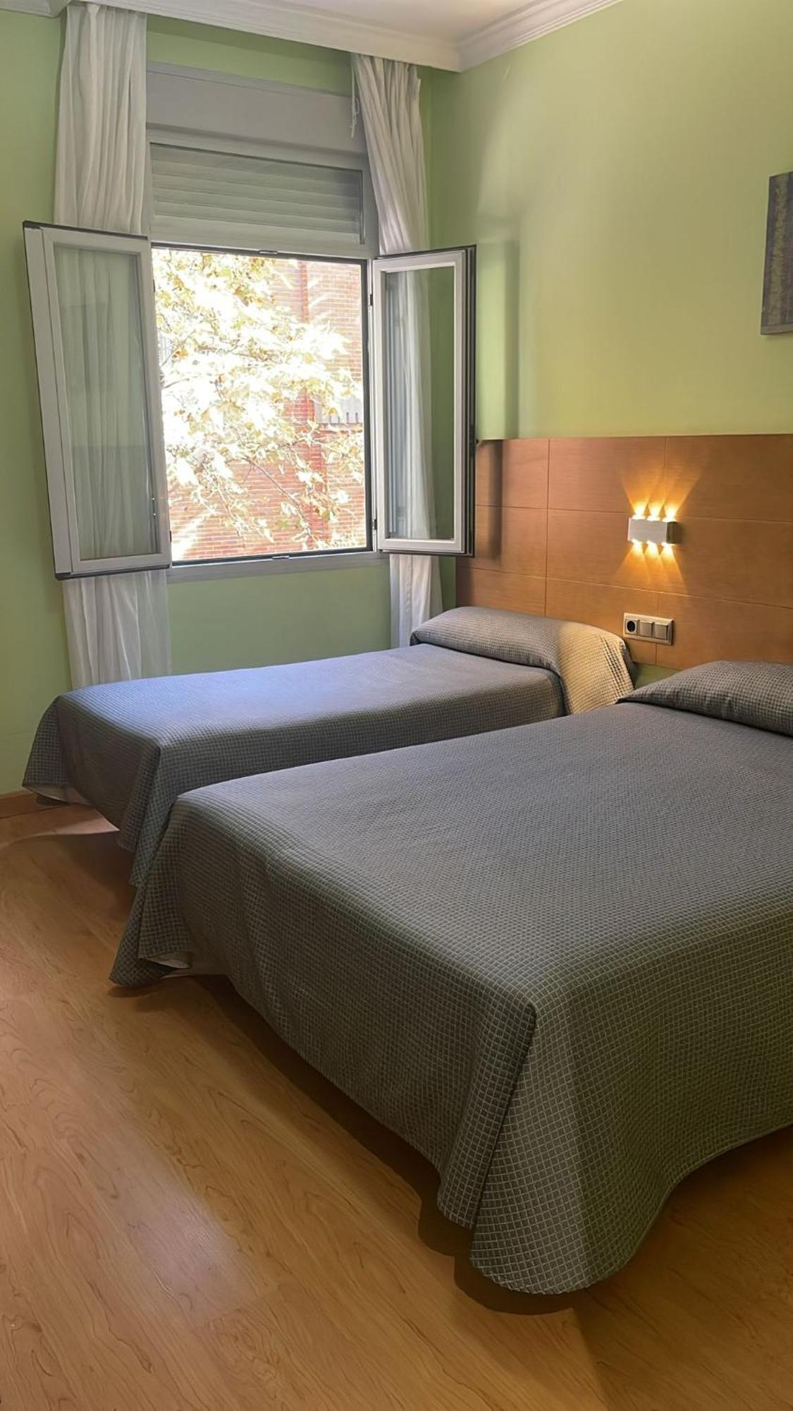 Hotel 4C Puerta Europa Madrid Bagian luar foto
