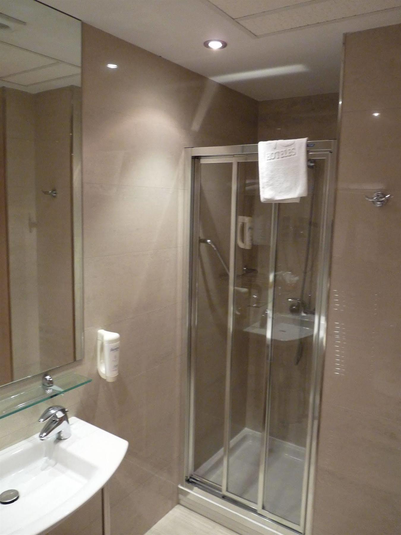 Hotel 4C Puerta Europa Madrid Bagian luar foto