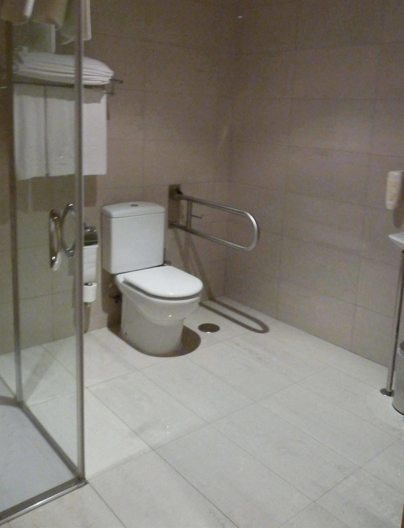 Hotel 4C Puerta Europa Madrid Bagian luar foto