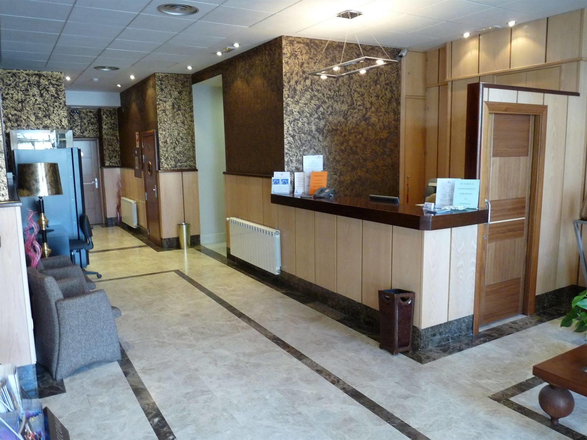 Hotel 4C Puerta Europa Madrid Bagian luar foto