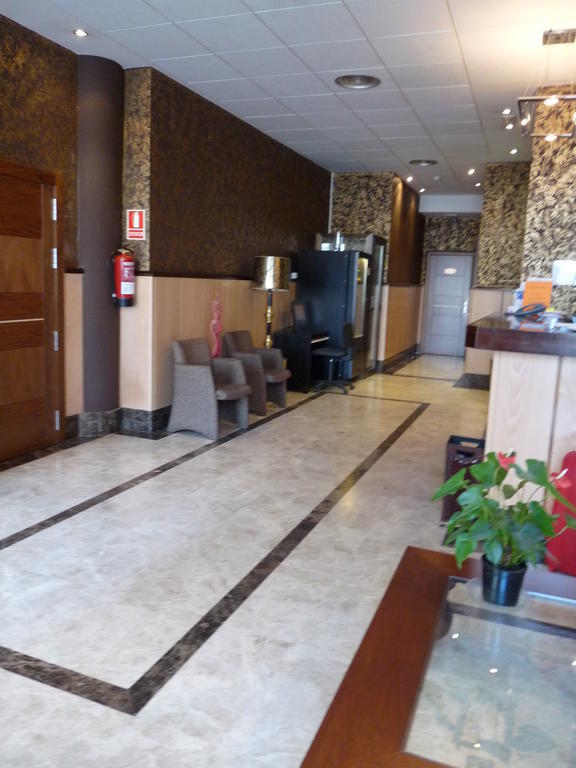 Hotel 4C Puerta Europa Madrid Bagian luar foto